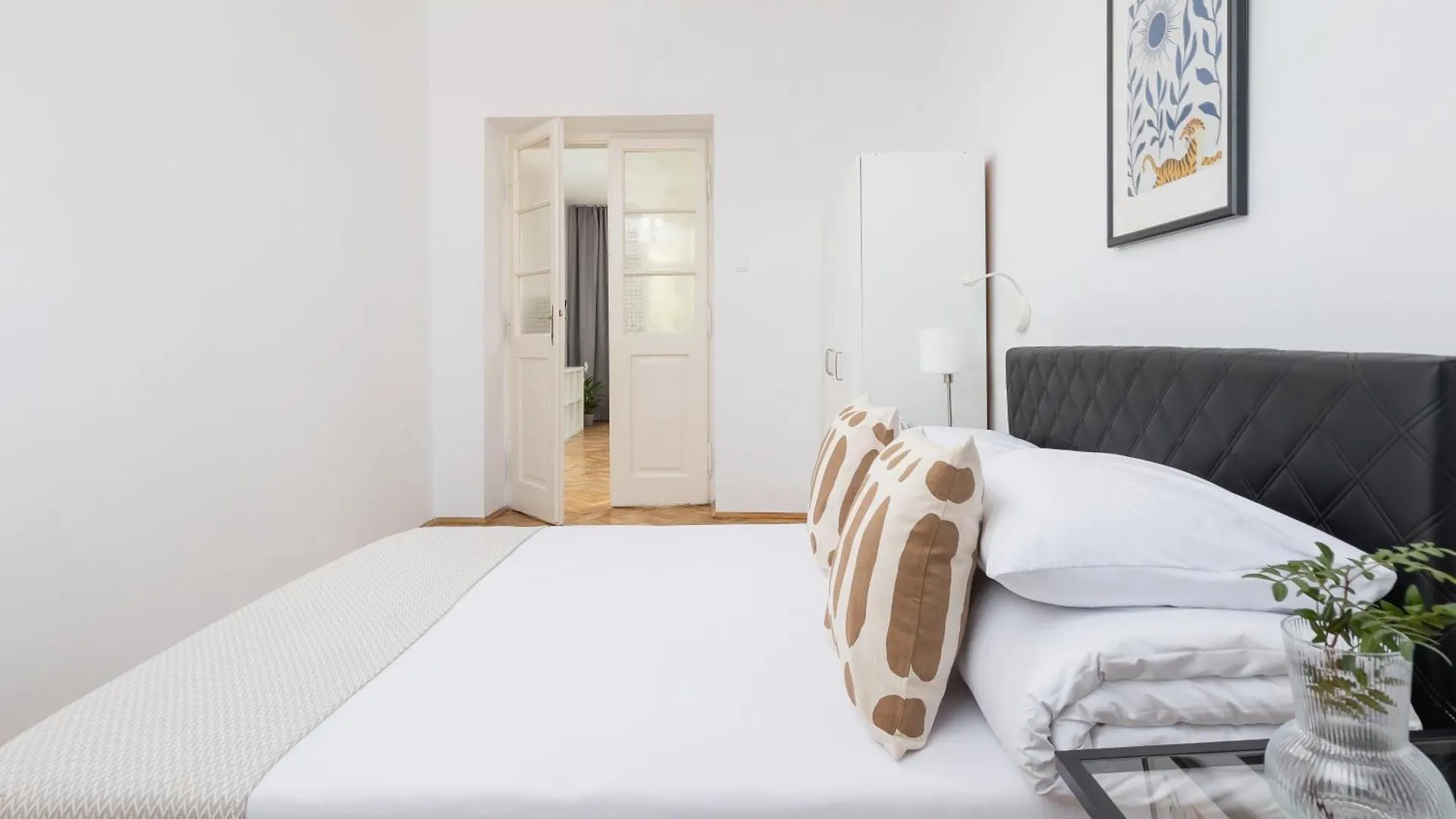 1-Bedroom Apartment With Balcony - Dluga 65 Krakow