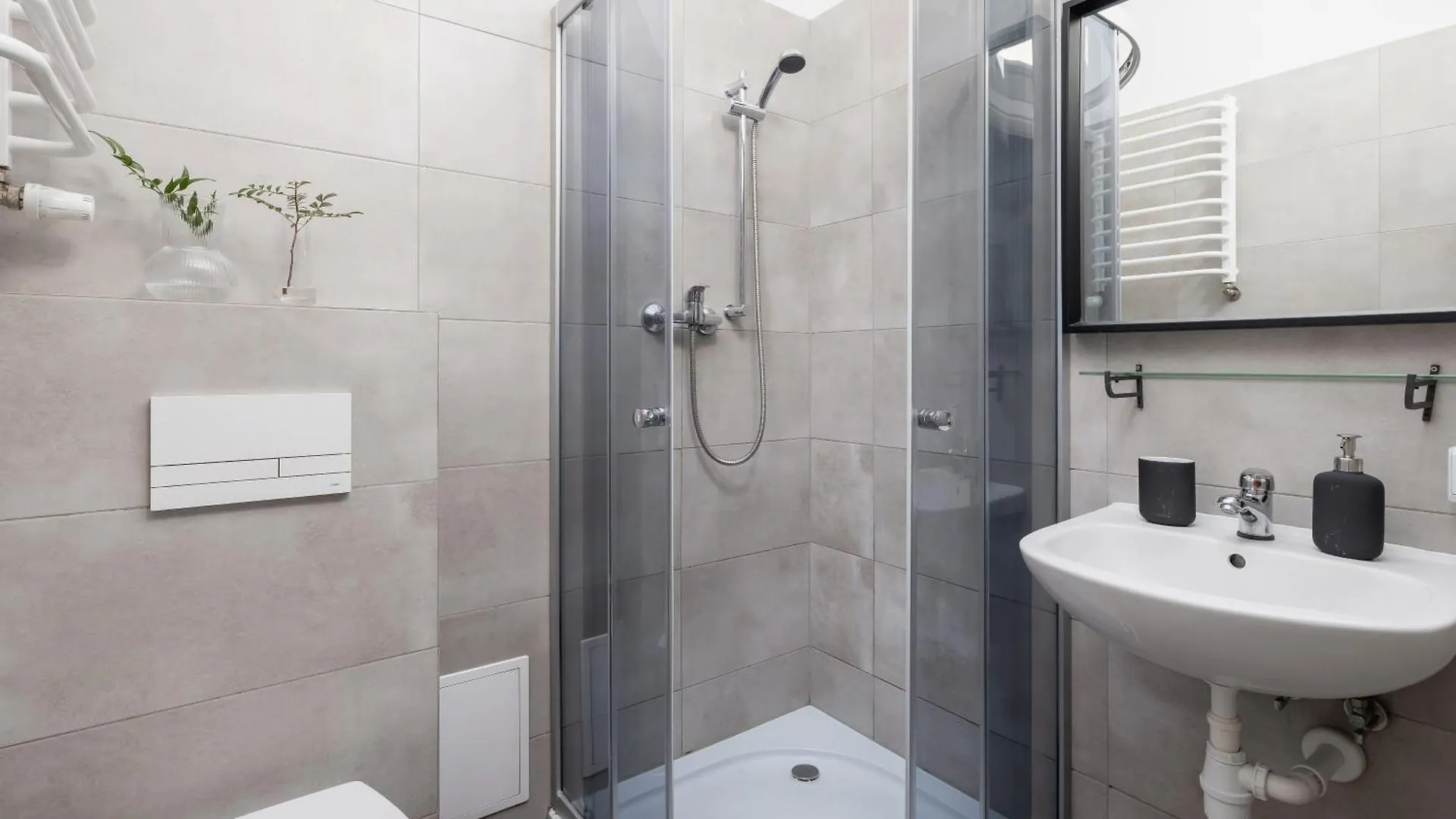 1-Bedroom Apartment With Balcony - Dluga 65 Krakow Poland